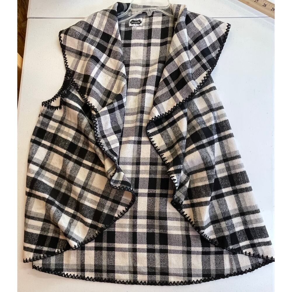 Womens Mud Pie Black and White Blanket Vest Wrap